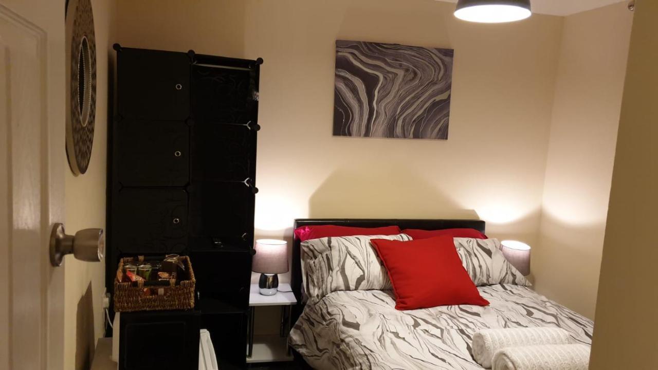 M&B Haven - Sittingbourne Apartment Екстериор снимка