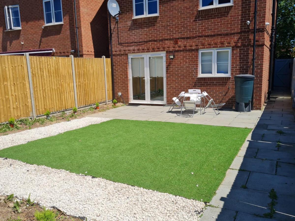 M&B Haven - Sittingbourne Apartment Екстериор снимка